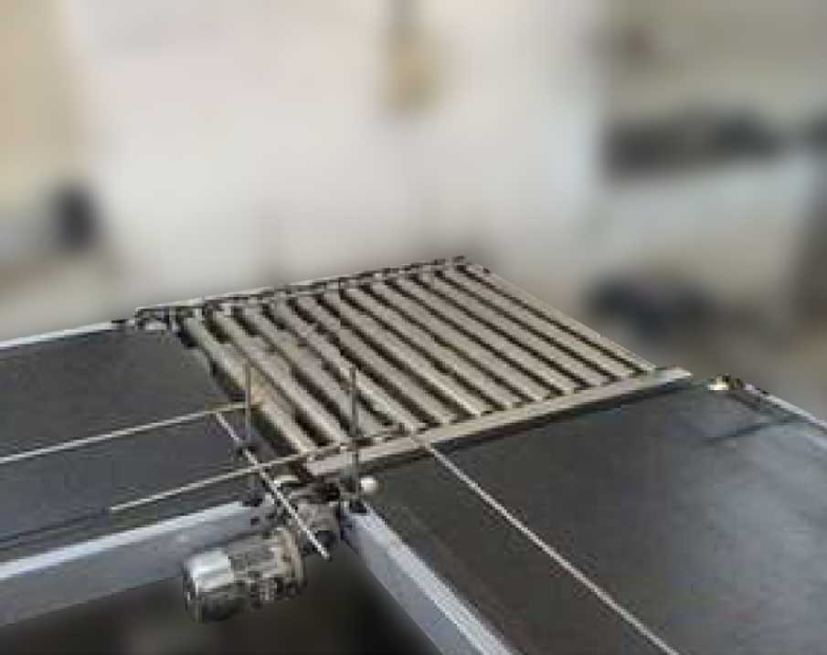 Product turns 90 degree (Conveyor)
